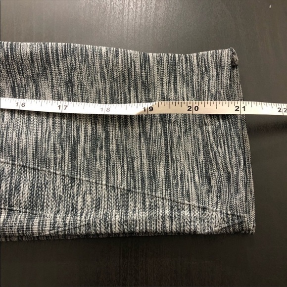 Under Armour Seamless Gray Compression Leggings XS - Picture 6 of 8